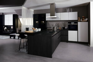Grifflose Küche in Schwarz und Weiß – modern, minimalistisch und elegant gestaltet.