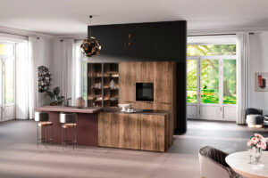 Moderne Küche mit Holzfront „Tinfilled Oak“, brauner Leder-Rückwand, Industrial-Glasrahmen und integrierter LED-Beleuchtung von Rotpunkt.